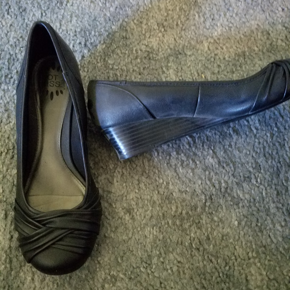 Black shoes
